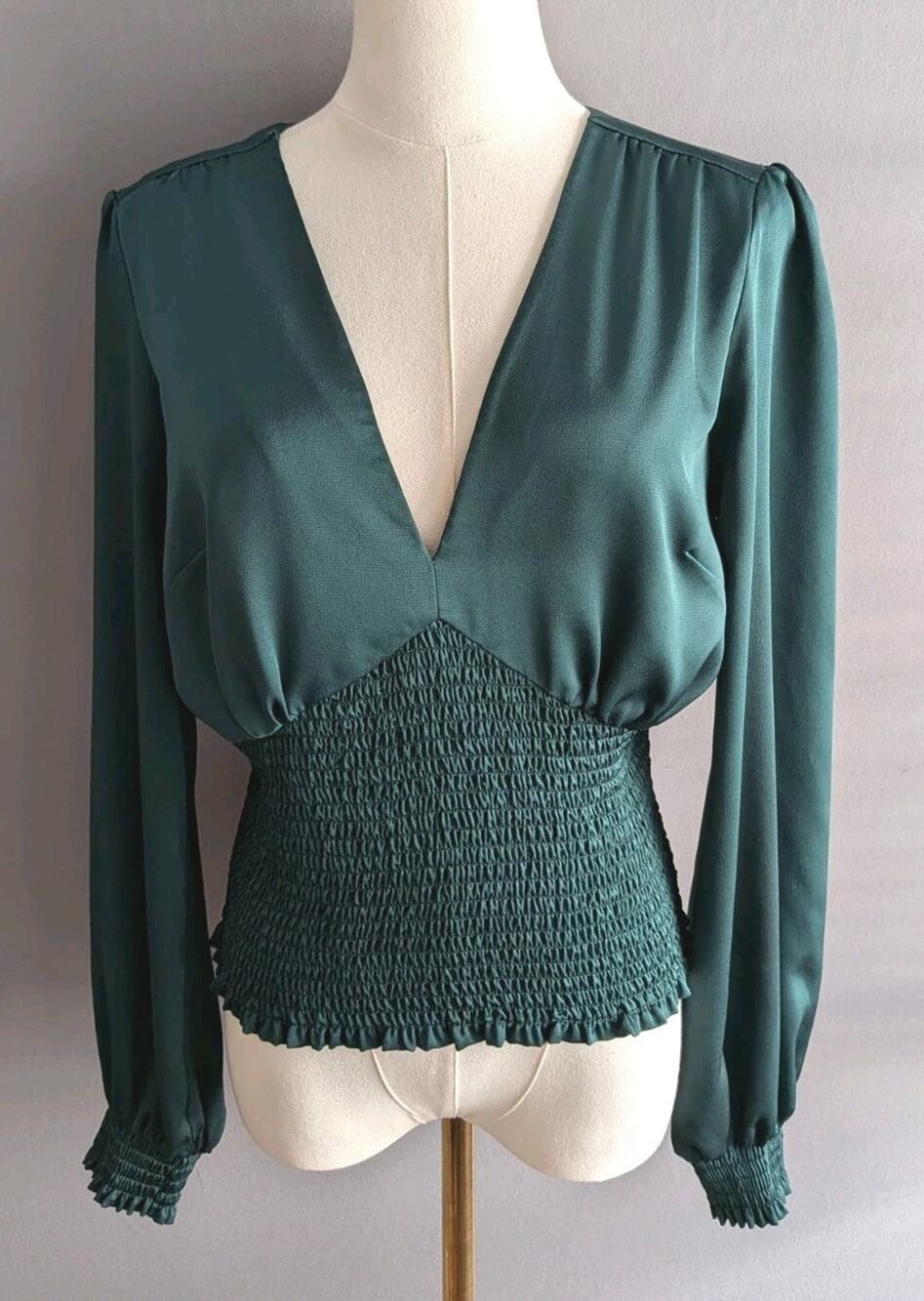 Gianni Bini Medium Emerald Green Satin Blouse Smocked Waist Long Sleeve V Neck